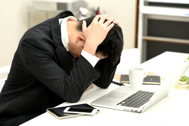 パワハラでもう限界…今すぐ辞める方法は？即日退職の条件と会社都合にする手順