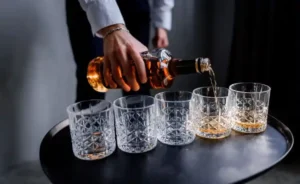 職場のアルコール対処法｜飲み会強要を断る文例と違法性の判断基準