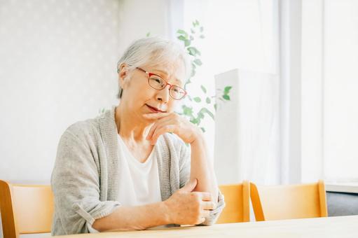 高年齢雇用継続給付金と失業保険はどっちが得？退職後の切り替え方を解説
