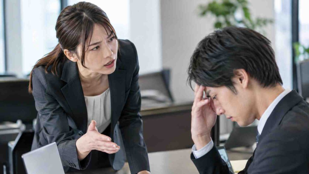 ロジハラをする女性上司への対処法｜正論で詰められた時の距離の取り方