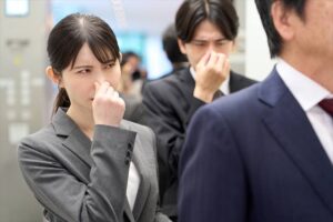 職場のスメハラ柔軟剤対策｜香水や香りで吐き気・頭痛がする香害の伝え方