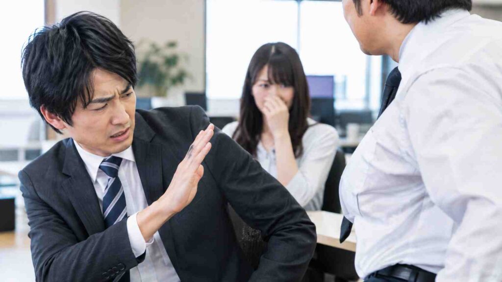 職場のスメハラ・体臭対策｜会社に対応を求める法的根拠と席替えの要請法